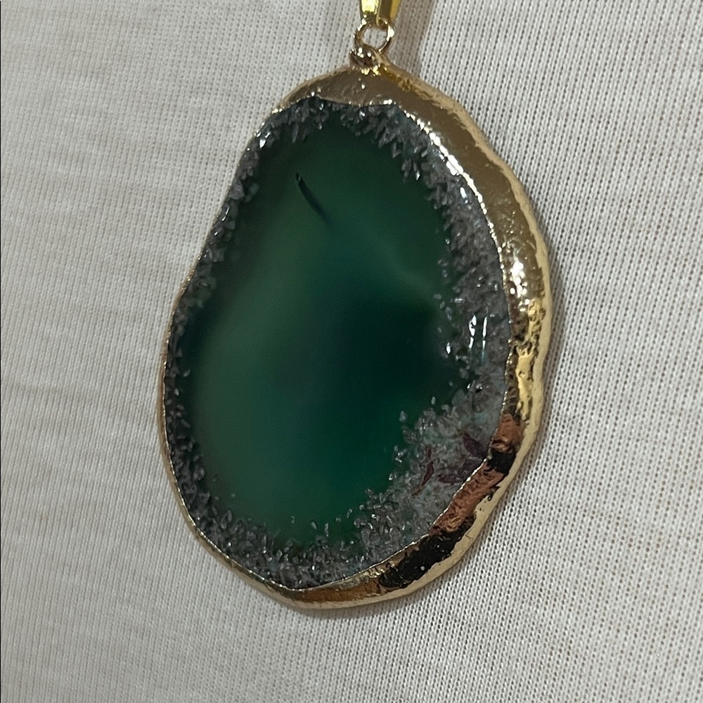 Gold-Tone Necklace with Green Pendant Agate - Picture 8 of 8